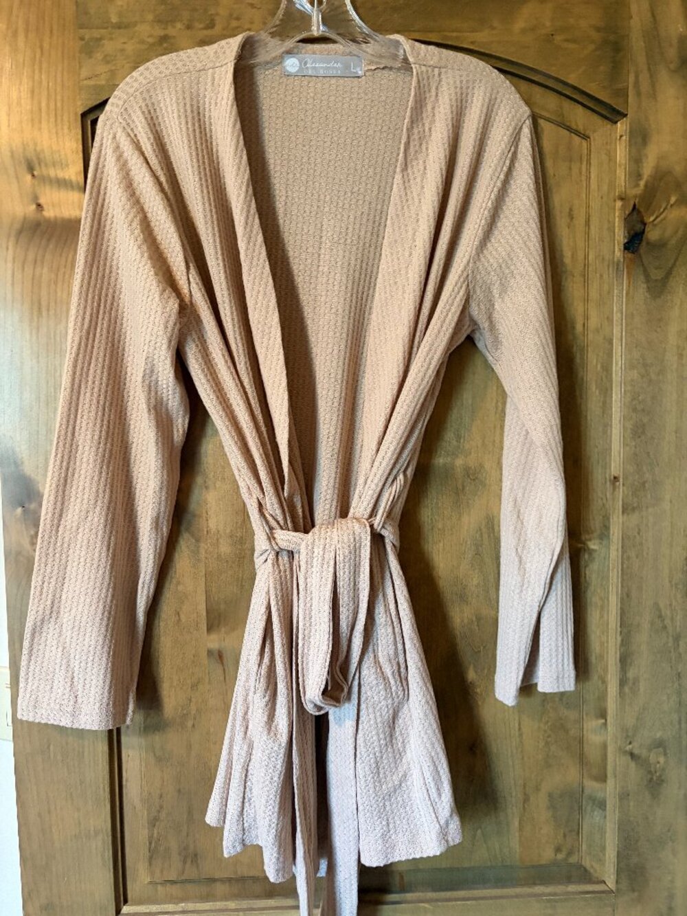 NWOT ALEXANDER DELROSSA Women's Robe-Size large. Lovely apricot color